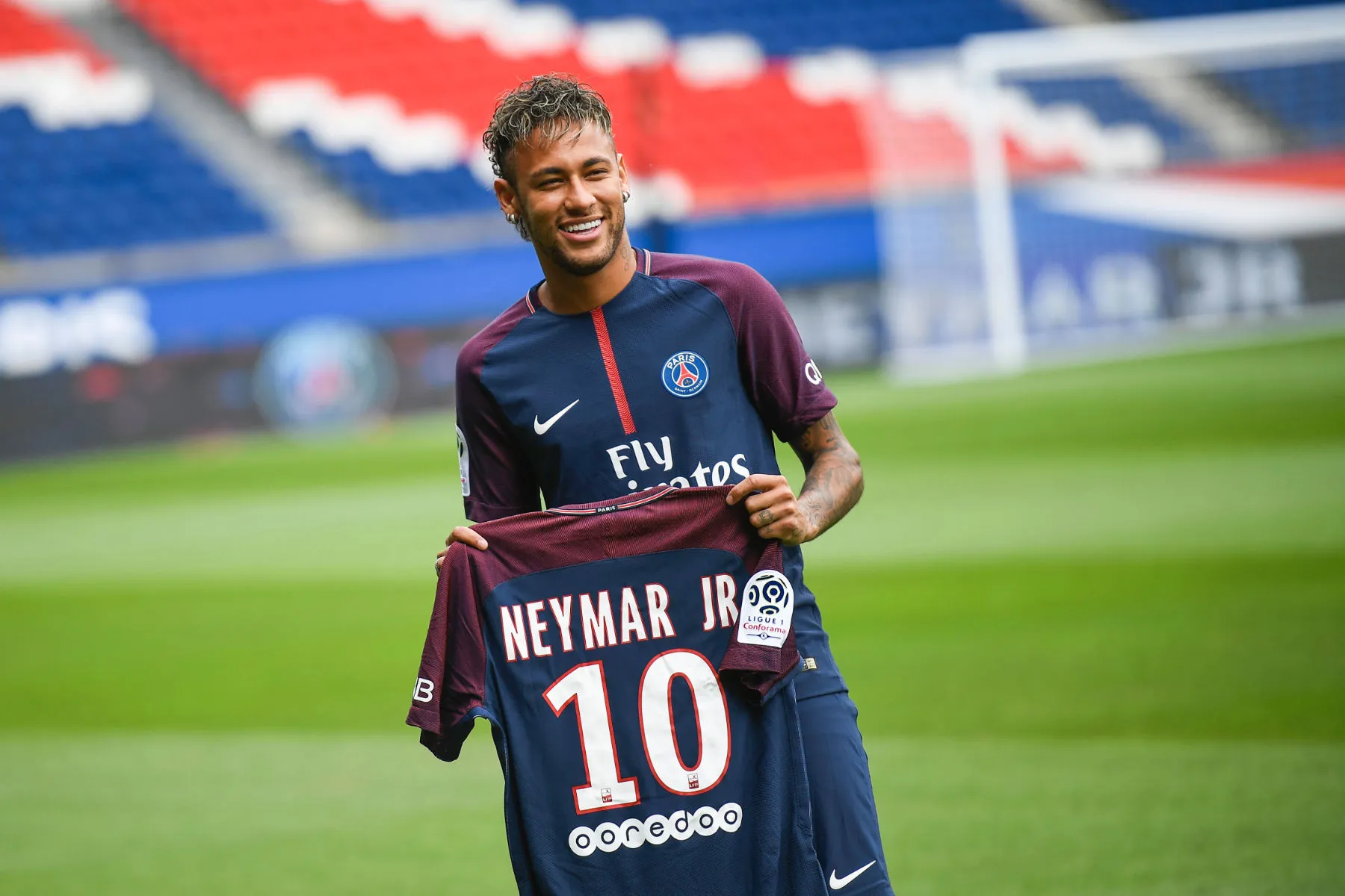 Neymar-presentation-2017.webp